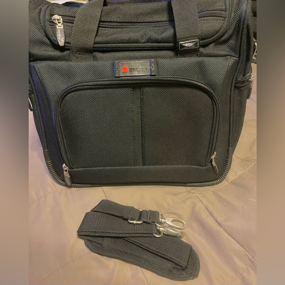 Carry-on Black Spacious Tote w luggage slip & 4 outside/2 inner pockets 15x15x10